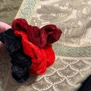 3 assorted scrunchies